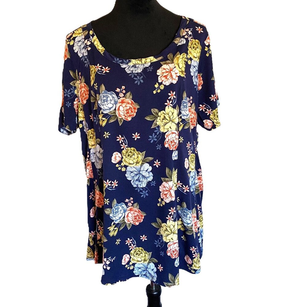 Torrid Navy Blue Floral Stretch Challis Fit Scoop Neck Short Sleeve Top Size 2X